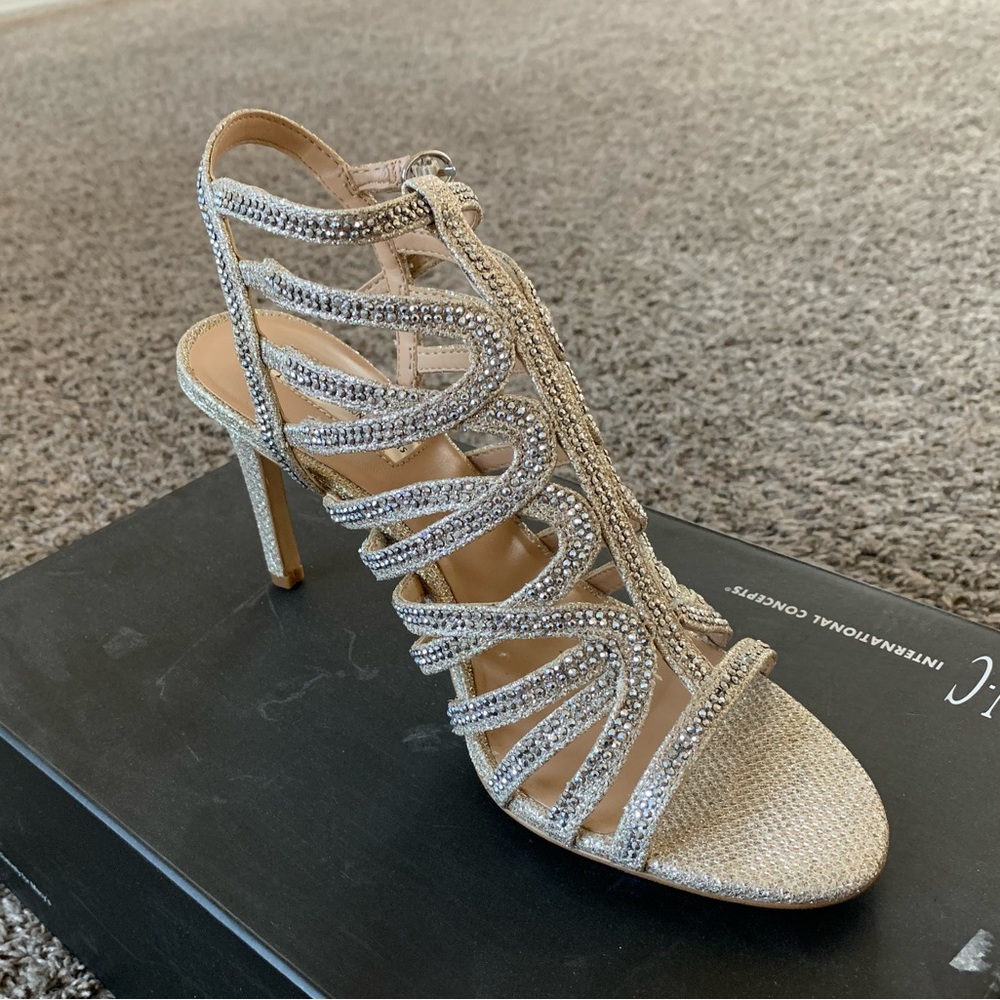 NEW Beautiful caged sparkly heels size 7.5M